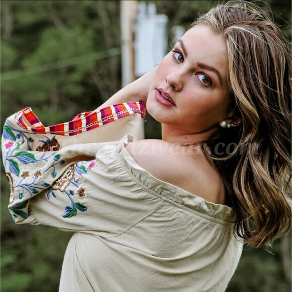 Velzera embroidered off shoulder bell sleeve dress small - Picture 4 of 6